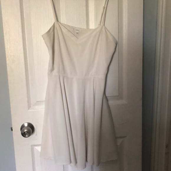 White dress - Picture 3 of 3